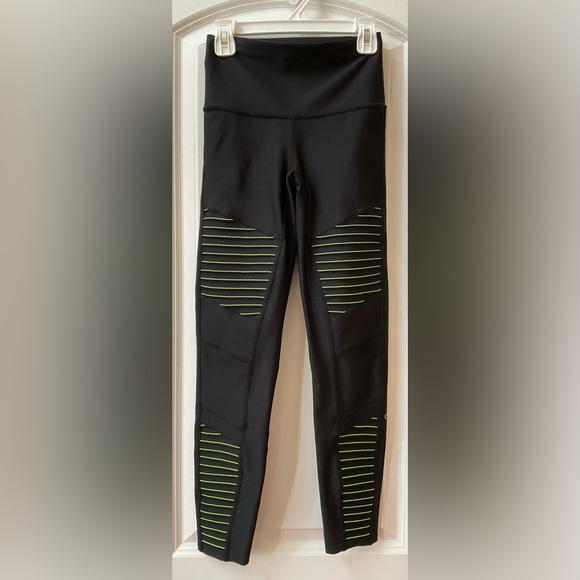 ALO Yoga Pants - Alo Yoga Airlift High-Waist 7/8 Moto Legging